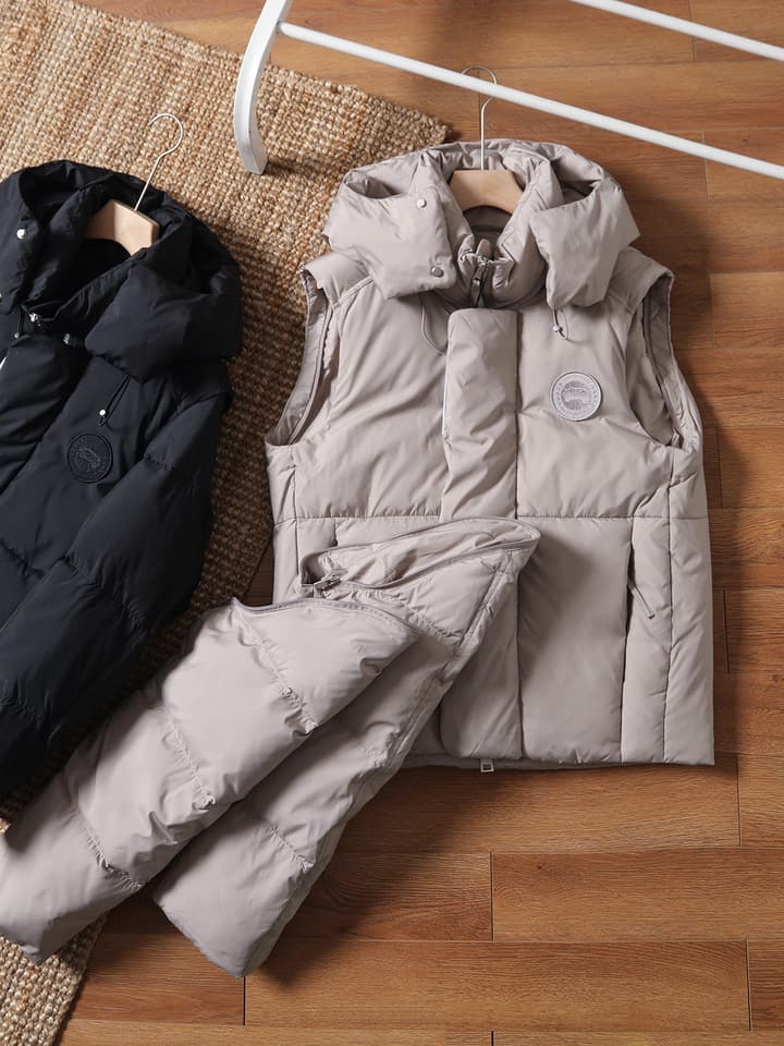 Canada Goose Convertible Puffer Jacket in Classic Black