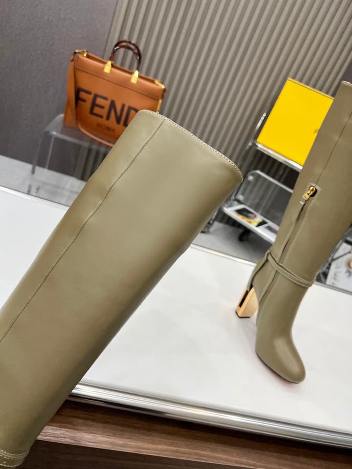 Fendi Delfina Runway Round Toe Boots in Black Leather Boots