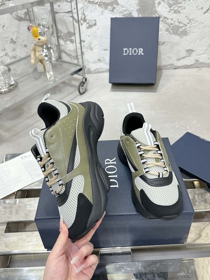 Dior B22 Men's Retro Jogging Sneakers in Black And White Patterned