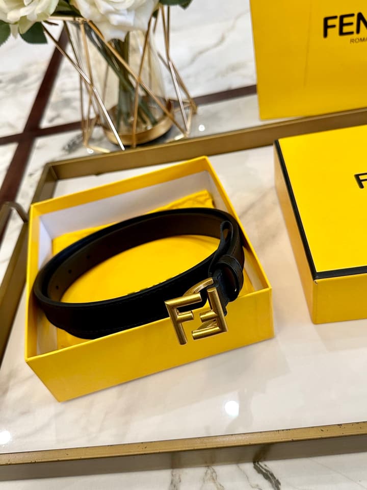 Fendi Classic Leather Belt – 2.5cm in Black Leather With Antique Gold Buckle