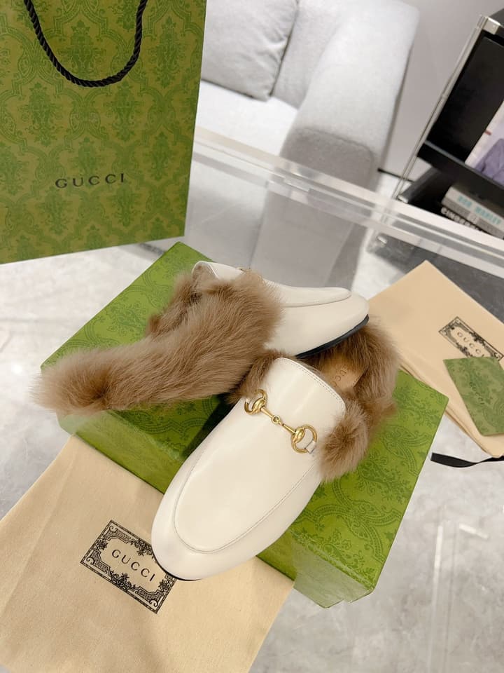 Gucci Toscana Wool Loafers – Autumn/Winter Must-Have in Black Leather With Tan Fur