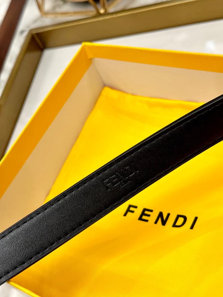 Fendi Classic Leather Belt – 2.5cm in Black Leather With Antique Gold Buckle