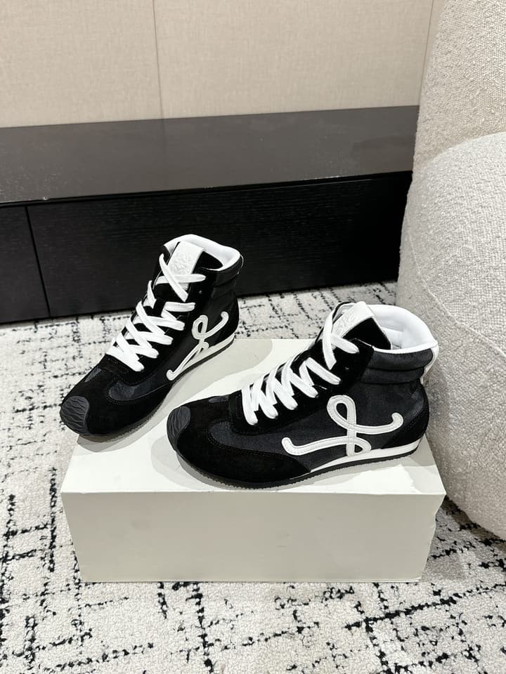 Loewe Flow Runner 2.0 Runway Sneakers – 25SS in All White With Gum Sole