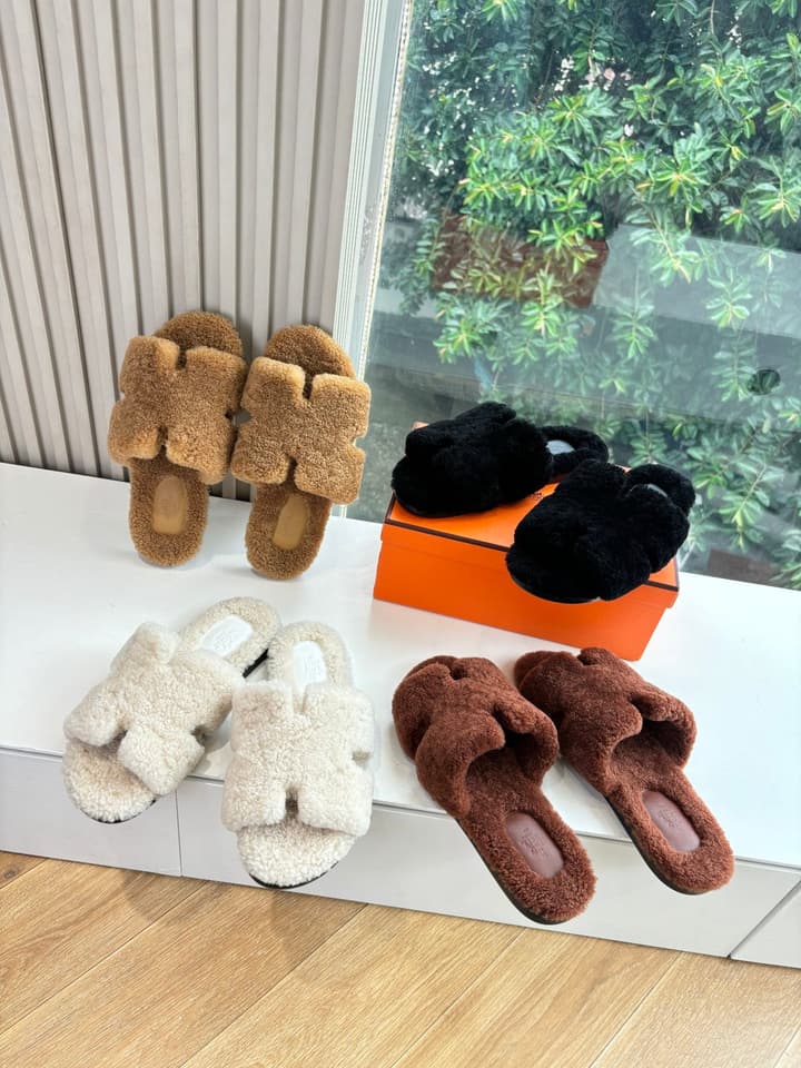 Hermès H-Shaped Fur Slippers – 2025 Collection in Assorted Fur Slippers Group