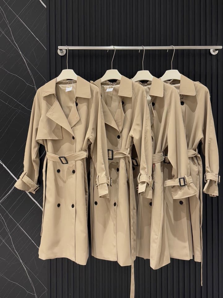 Burberry Short Trench Coat in Short Khaki Trench Coat