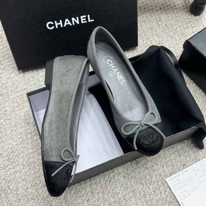Chanel Classic Round-Toe Ballet Flats – Spring/Summer Collection – 25SS in Burgundy