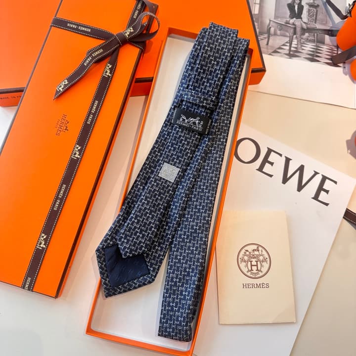 Hermès Men's H-Logo Silk Tie in Black