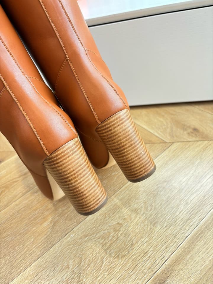 Hermès Classic Knee-High Boots – 2025FW in Assorted Buckle Riding Boots Display