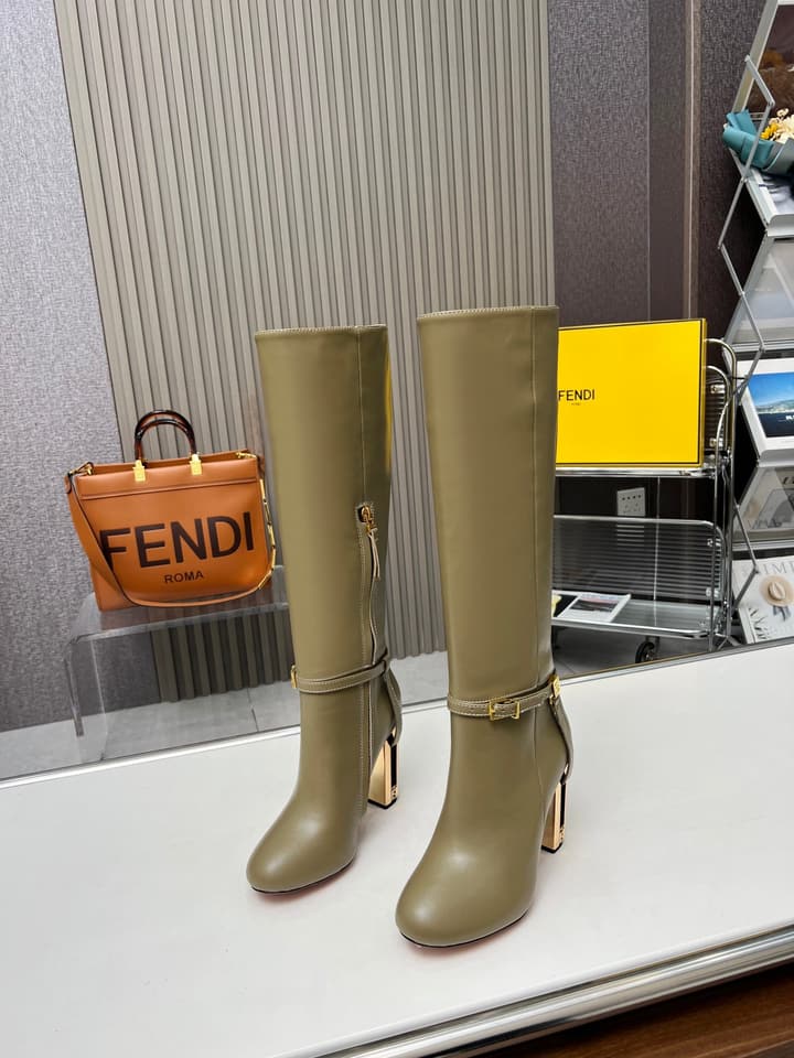 Fendi Delfina Runway Round Toe Boots in Black Leather Boots