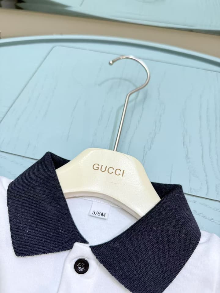 Gucci Collared Long Sleeve Baby Romper – 2025SS – Kids Collection in Navy Blue With White Collar