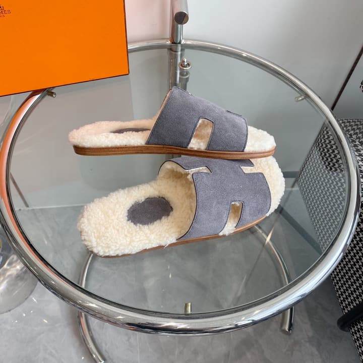 Hermès Izmir Classic H Wool Slippers in Black