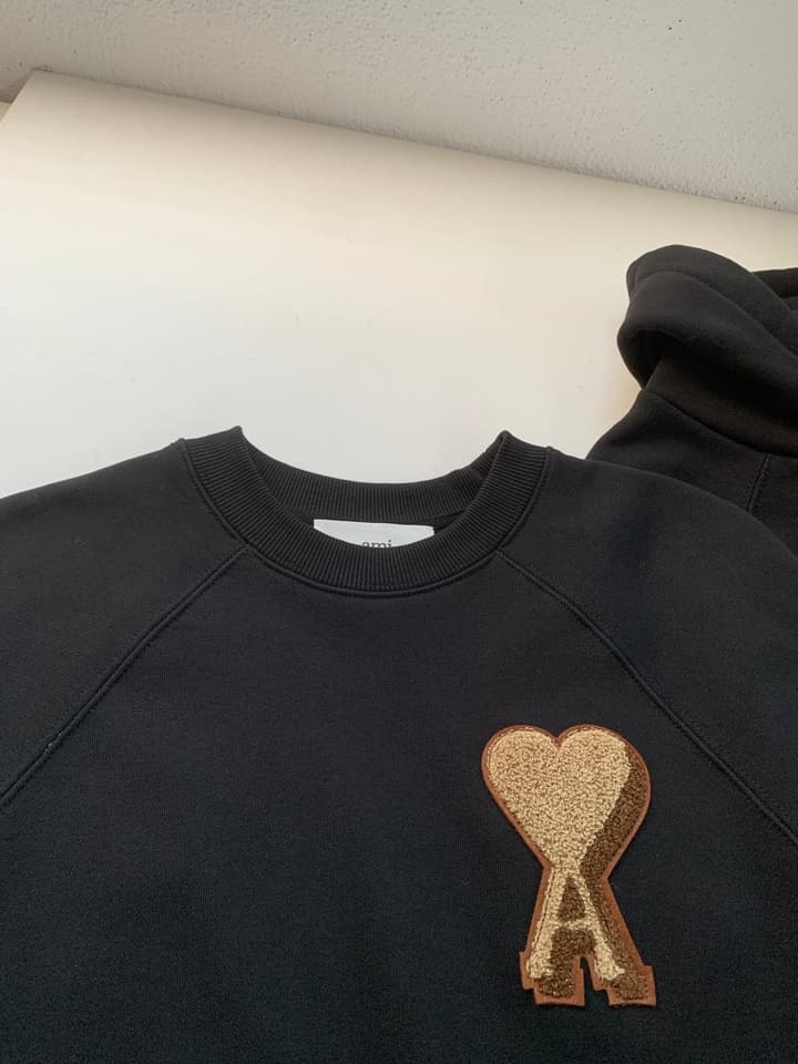 AMI Paris Heart Logo Embroidered Sweatshirt – 25SS in Black Crew Neck Sweatshirt