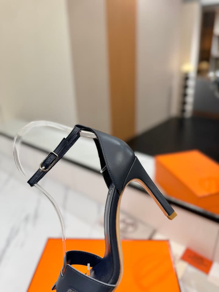 Hermès Classic Smooth Cowhide Pumps – 9cm in Caramel Brown