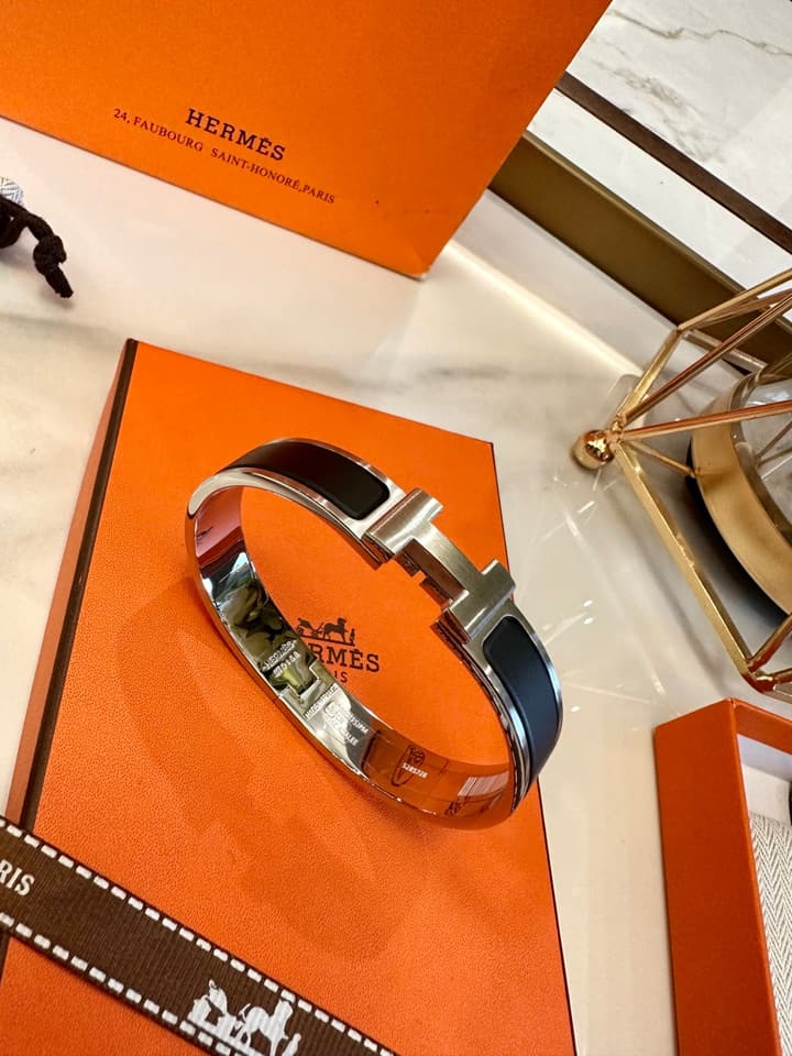 Hermès H-Letter Oval Enamel Bracelet – 2024 Collection in Gold