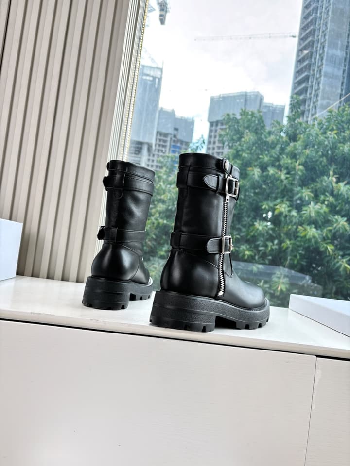 Dior D-Major Embroidered Graffiti Knee-High Boots – 2025 Autumn/Winter Collection