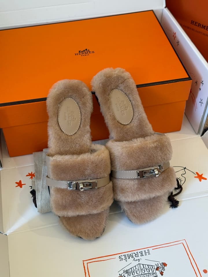 Hermès Kelly Buckle Fur Slippers – 25FW in Cognac Two-tone Plush