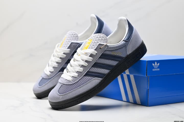 Adidas Handball Spezial Retro Casual Sneakers in Light Blue