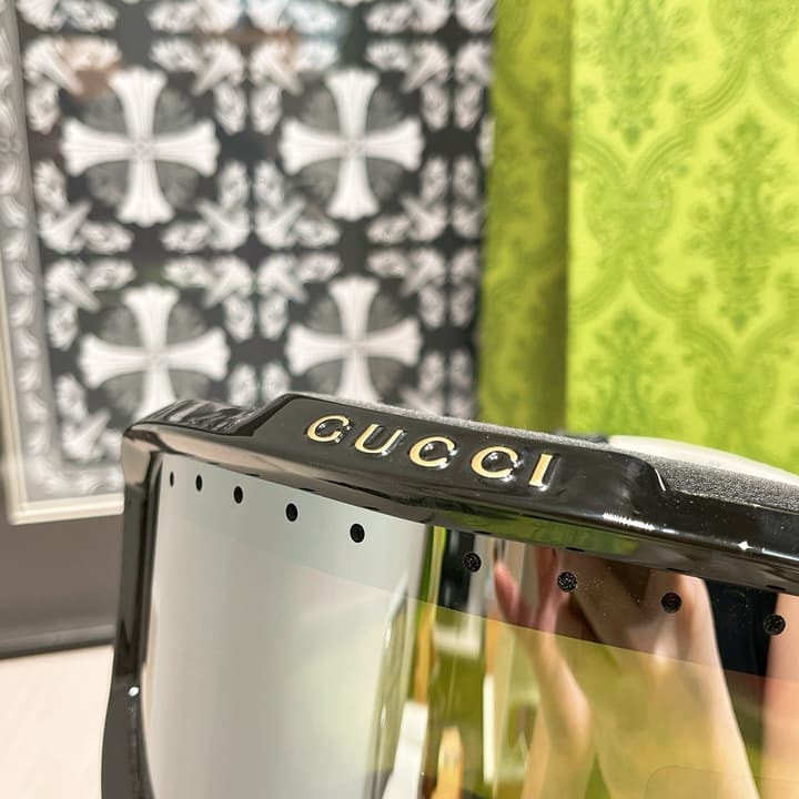 Gucci Ski Goggles in Black Frame, Silver Lens