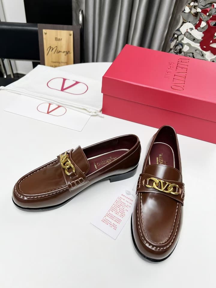 Valentino Logo Buckle Polished Leather Loafers – 2024 Collection in Black