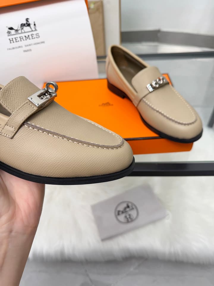 Hermès Classic Leather Sole Sandals in Black Smooth