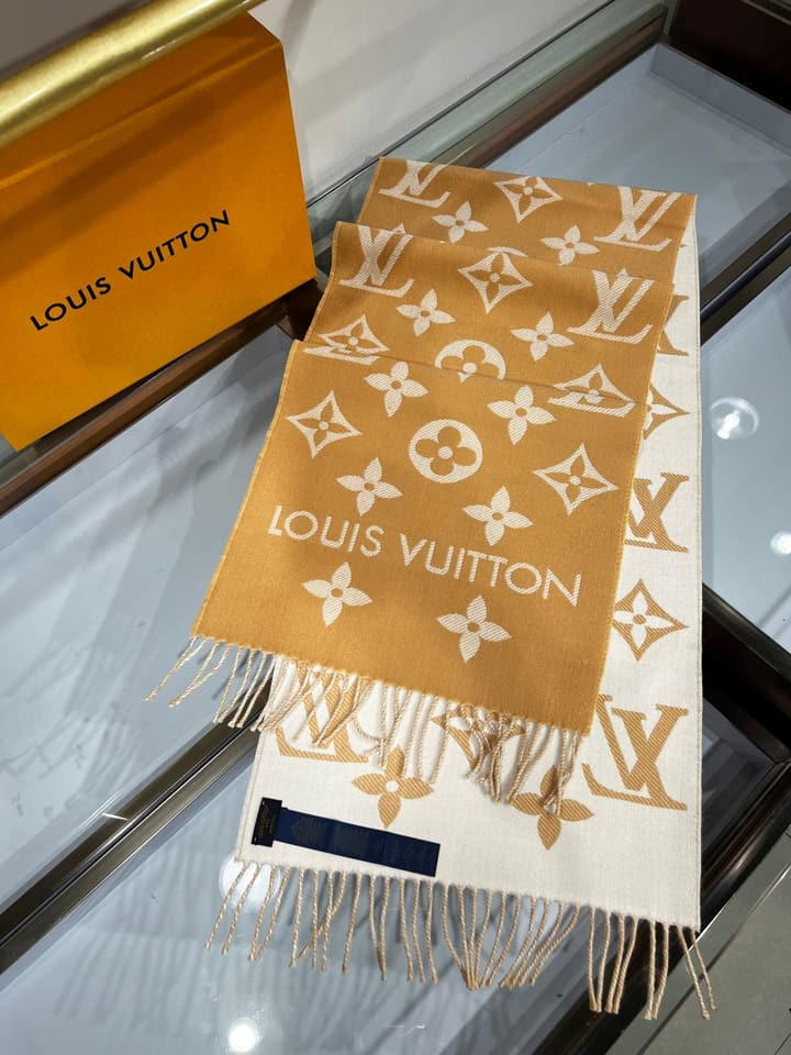 Louis Vuitton Monogram Wool Shawl – 2022 Collection in Beige