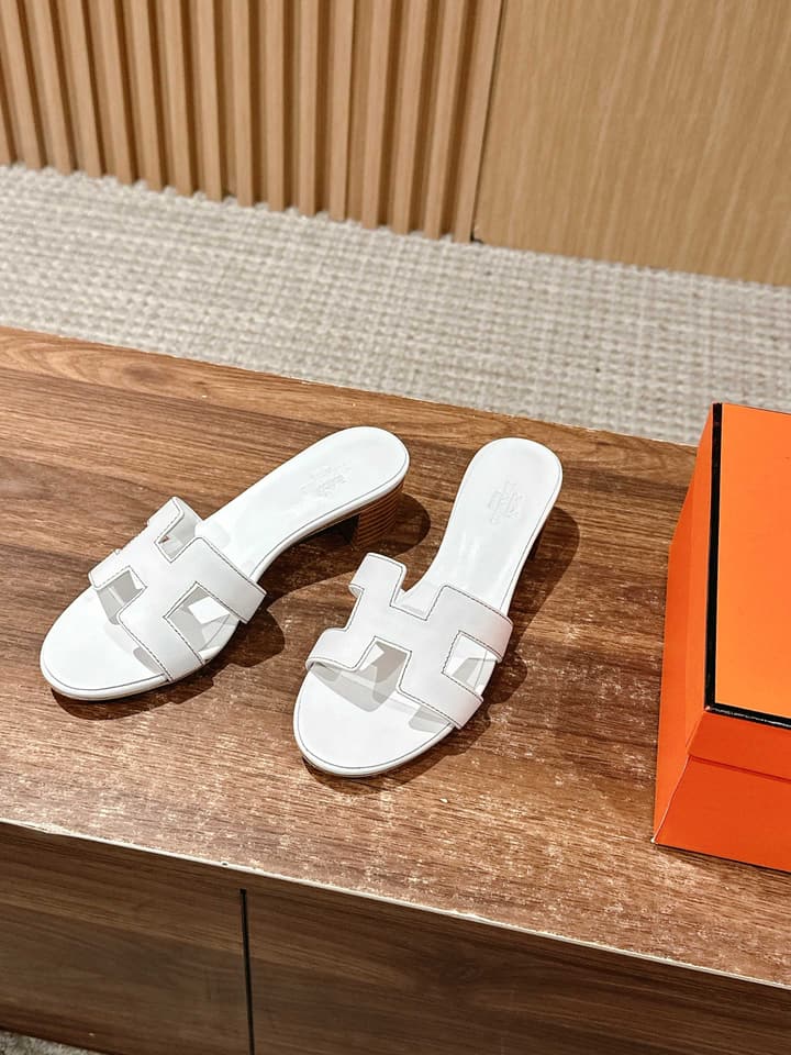 Hermès Classic H-Logo Chunky Heel Sandals in Black Leather
