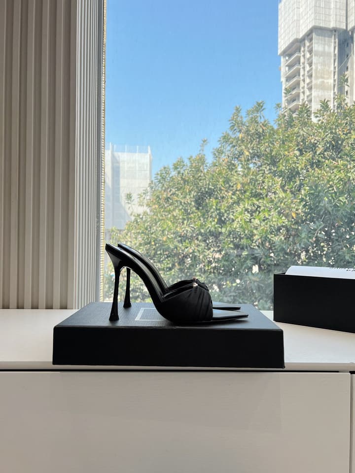 Saint Laurent Lee Metal Chain Pointed-Toe Pumps in Black Satin