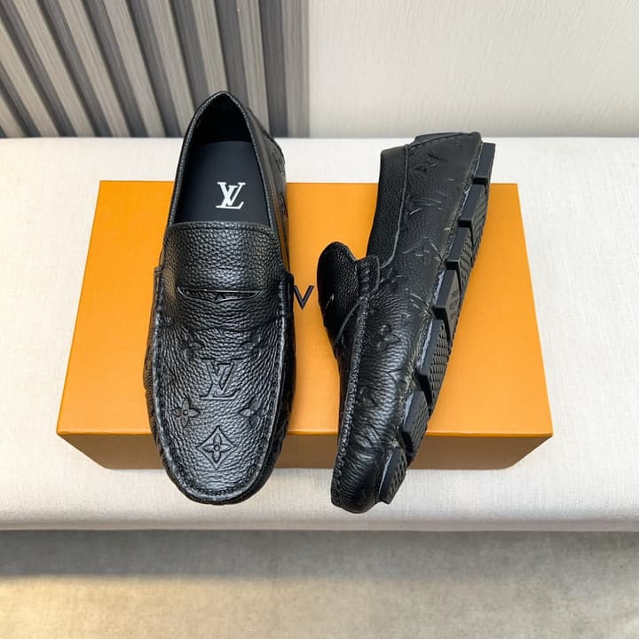 Louis Vuitton Pebbled Leather Driving Shoes in Black Textured Leather