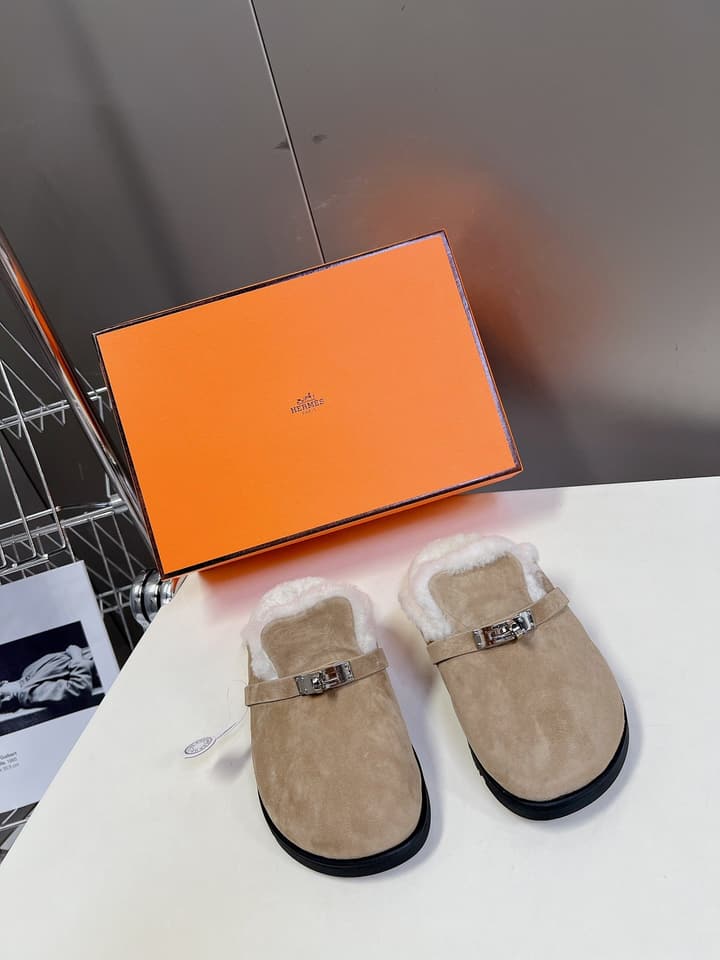 Hermès Kelly Buckle Fur Slippers – Autumn/Winter Collection