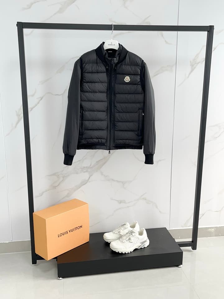 Moncler 2025 Designer Puffer Jacket – 2025 Collection in Black Quilted Jacket