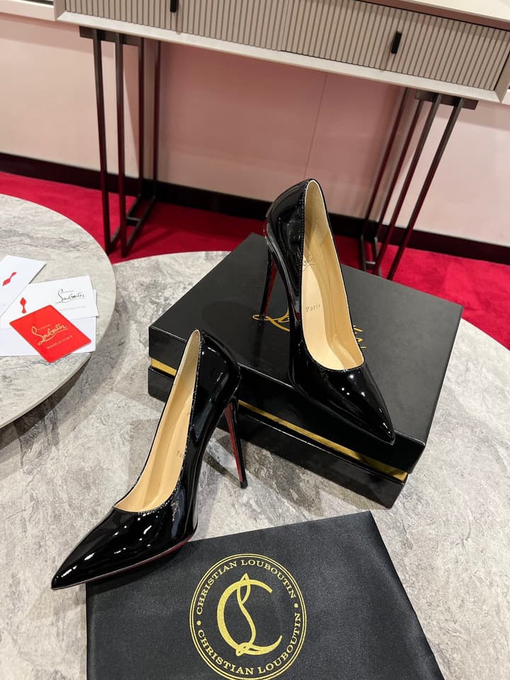 Christian Louboutin Classic Kate Patent Pumps in Black Patent Leather