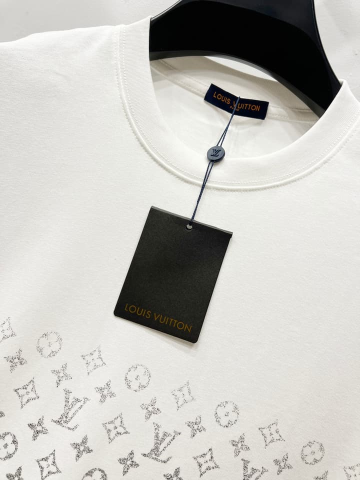 Louis Vuitton Gradient Monogram T-Shirt – 2025 Summer Collection in Black Bottom Gradient Monogram