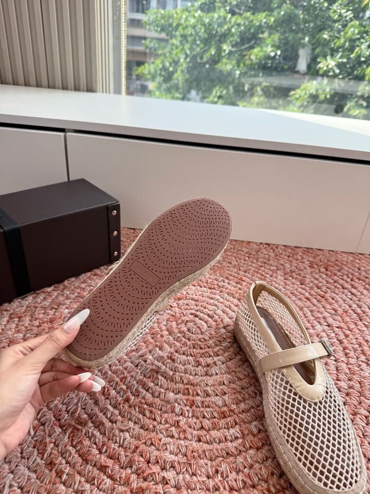 Alaïa Woven Fishnet Mules – 2026 Spring/Summer Collection in Beige