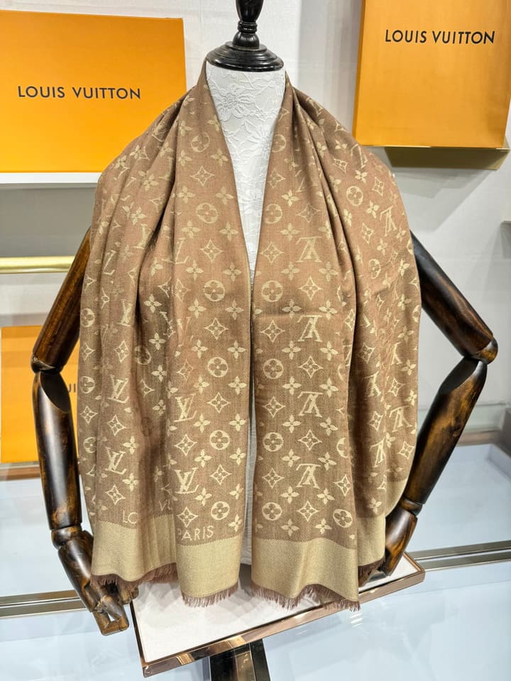 Louis Vuitton Classic Monogram Jacquard Shawl – 2024 New Color