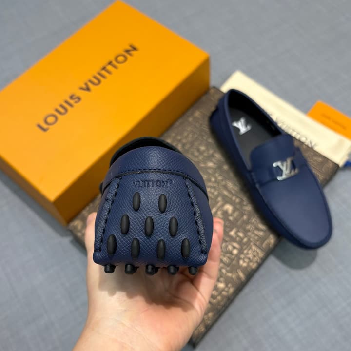 Louis Vuitton Men's Lizard-Embossed Driving Shoes in Black