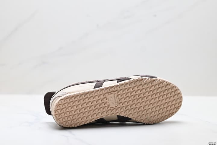 Onitsuka Tiger NIPPON MADE Mexico 66 Deluxe Sneakers in Beige And Dark Brown