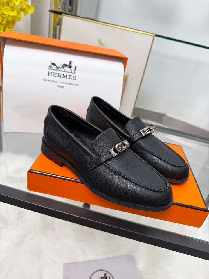 Hermès Classic Leather Sole Sandals in Black Smooth