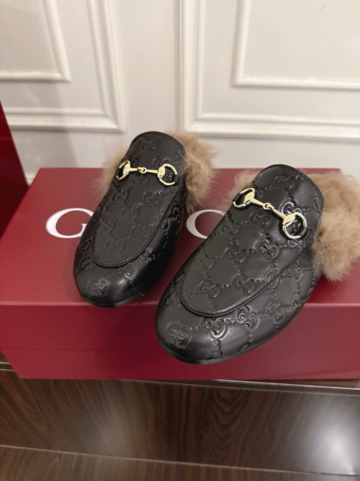 Gucci Tuscan Wool Loafers – Autumn/Winter Must-Have in Beige Gg Monogram With Tan Fur
