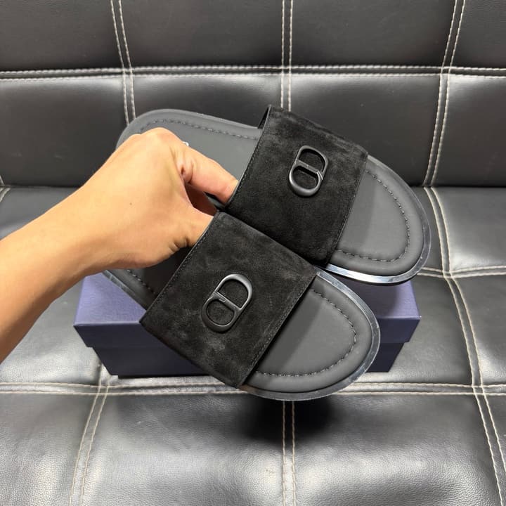 Dior Men's Pebbled Leather and Suede Slides – Spring/Summer Collection 2025 in Black Pebbled Leather Cross Strap