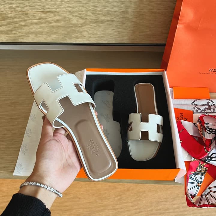 Hermès Handmade Leather Sandals – 2023 Spring Collection in Navy Blue Leather