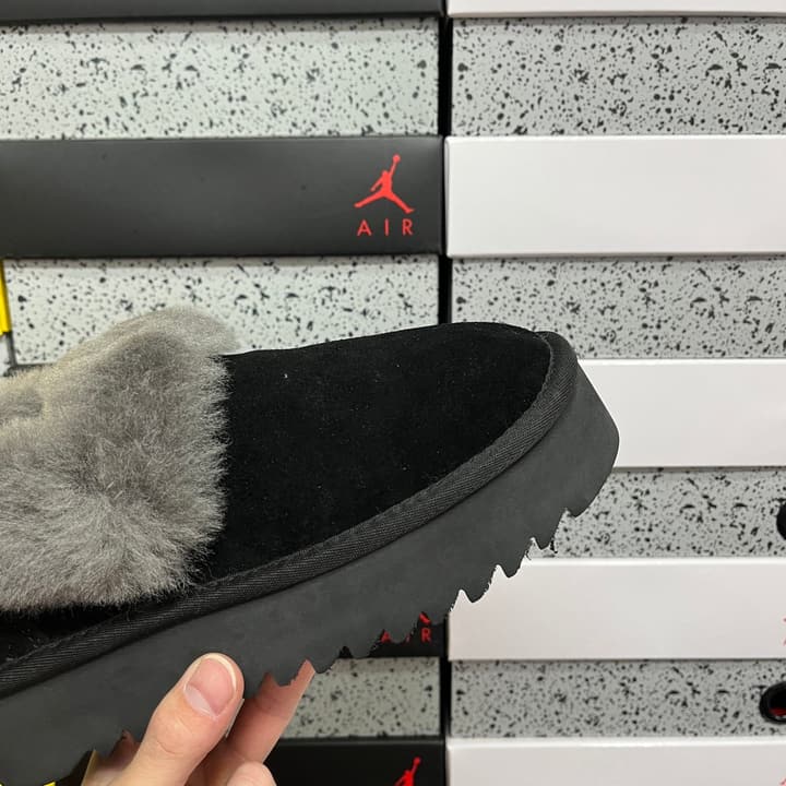 UGG Thick-Soled Low-Cut Fur Snow Boots in Olive Suede Patterned Trim