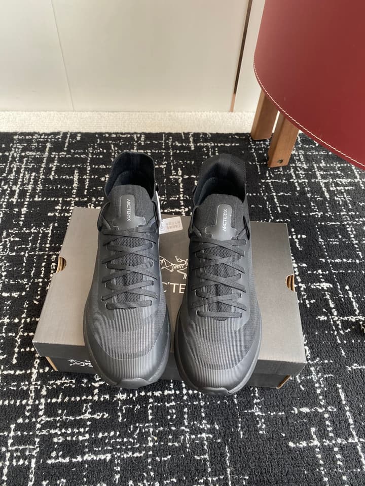Arc'teryx Konseal Lt Hiking Shoes in All White