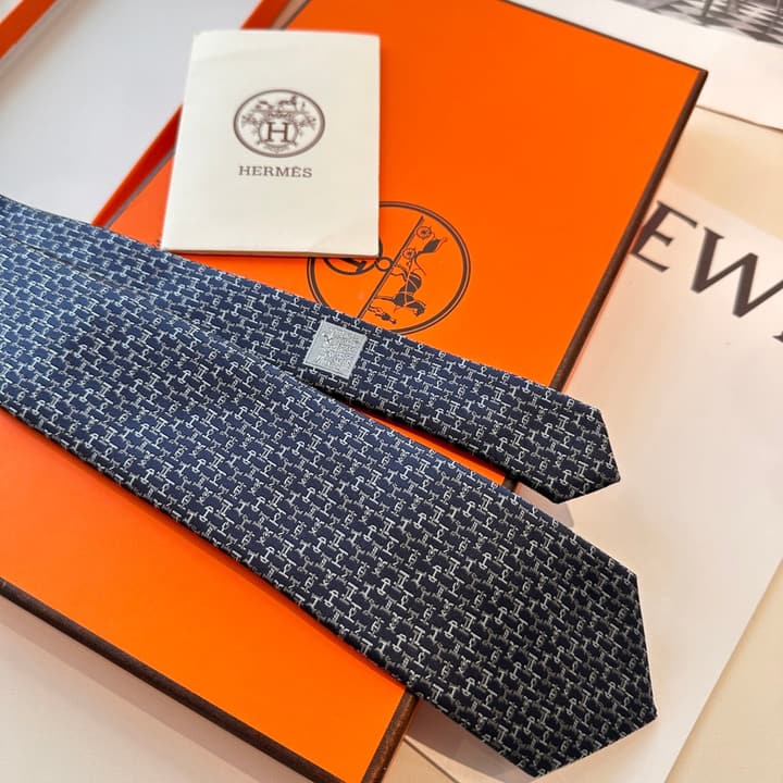 Hermès Men's H-Logo Silk Tie in Black