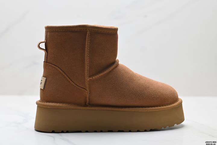 UGG Classic Ultra Mini Platform Snow Boots in Classic Chestnut
