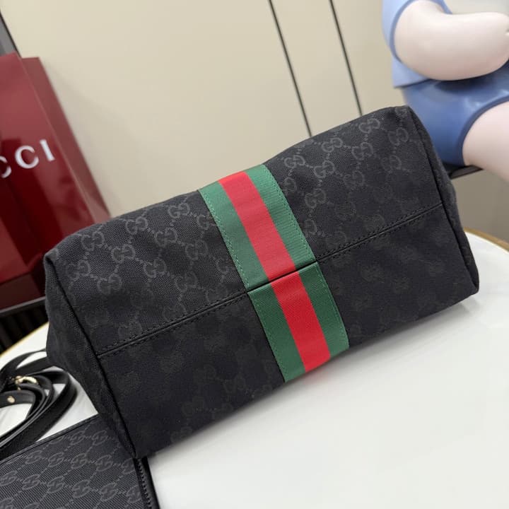 Gucci Giglio GG Canvas Handbag – 2026 Spring/Summer Collection in Black GG Canvas