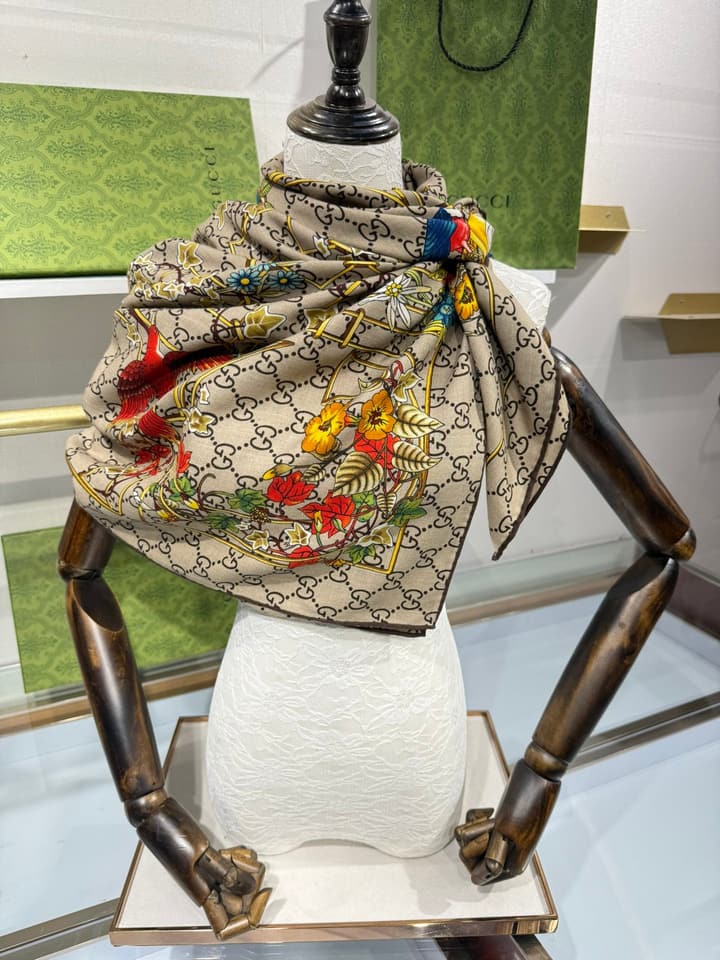 Gucci Double-Sided Floral Cashmere Scarf