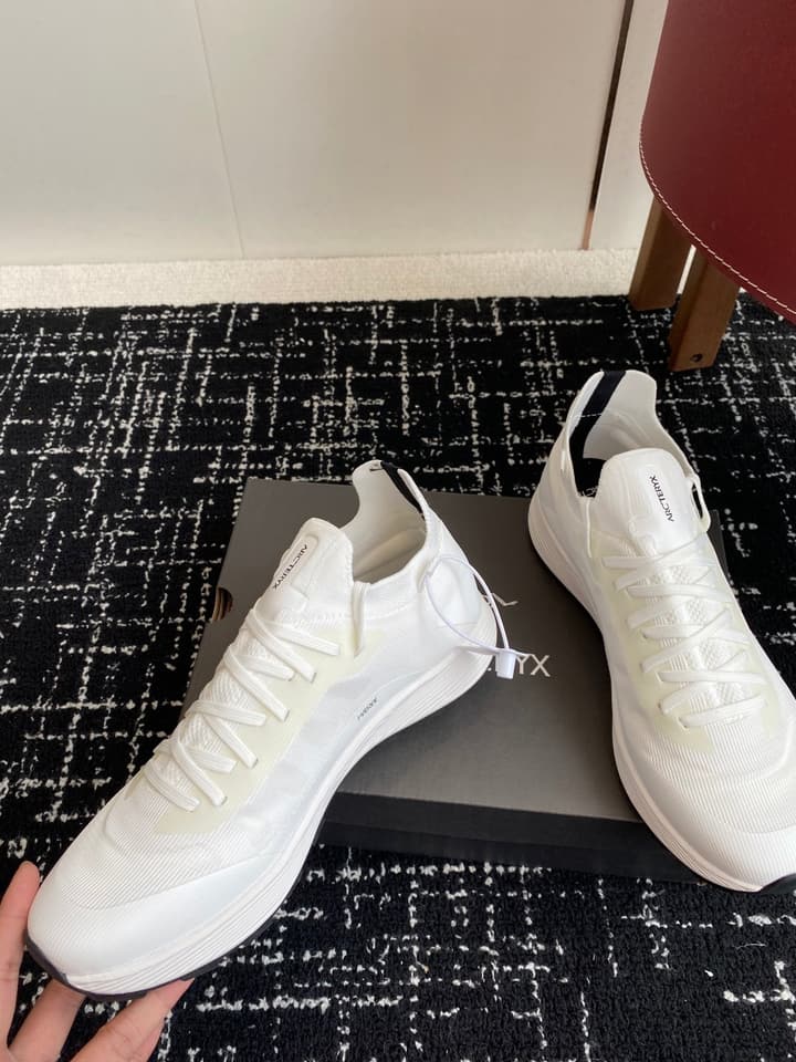 Arc'teryx Konseal Lt Hiking Shoes in All White