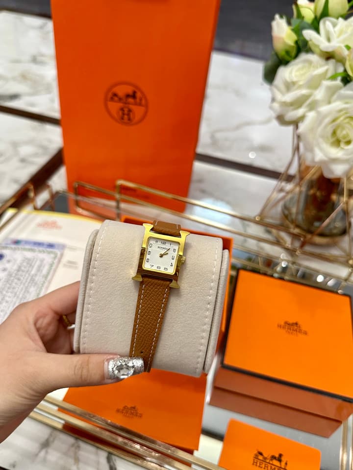 Hermès Small Square Quartz Wristwatch in Tan Leather Gold