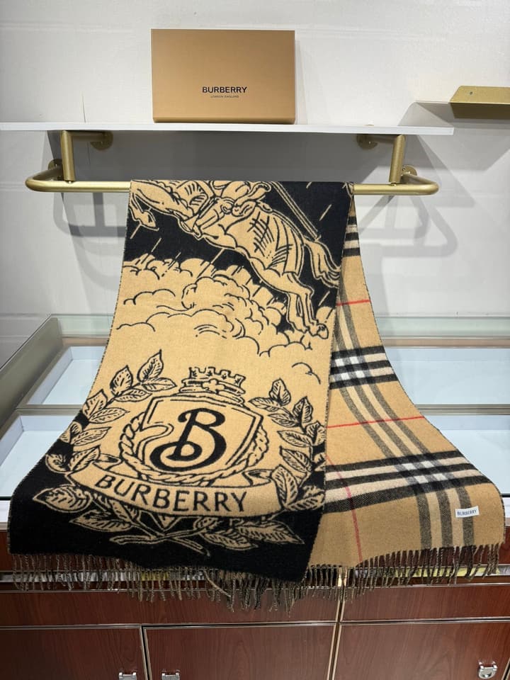 Burberry Equestrian Knight Reversible Jacquard Shawl – 25 Collection