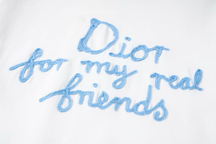 Dior Cursive Embroidered Letter Print T-Shirt – 26SS in Black